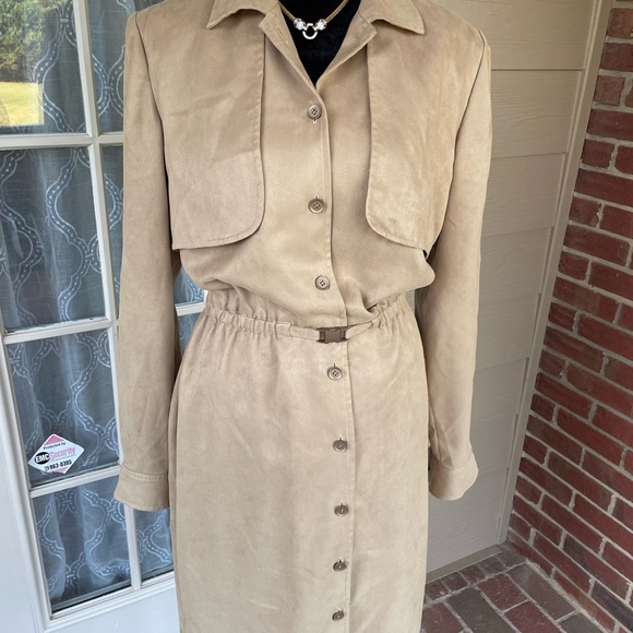 Maggy London Beige Midi Dress - Picture 3 of 5